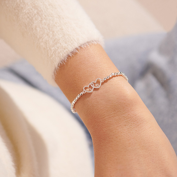 Braccialetto Joma Jewellery 'A Little Happy 30th Birthday' - Elasticizzato Con Perle E Ciondolo Cuore, Placcato Oro, 17,5 Cm