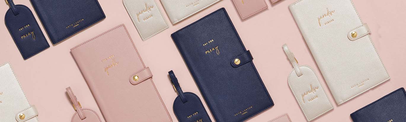 Accessories til henne- reisemapper fra Katie Loxton